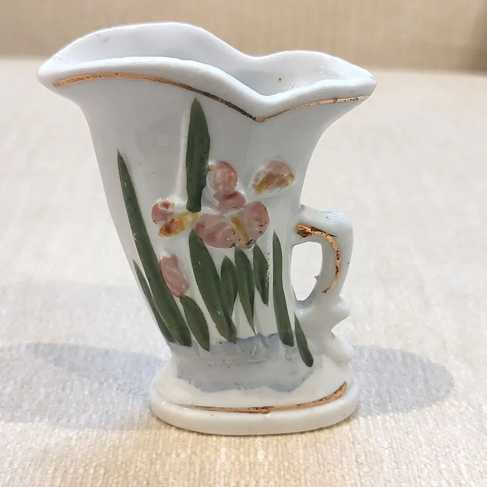 Vintage Small Iris Vase Made in Occupied Japan 1945-1951